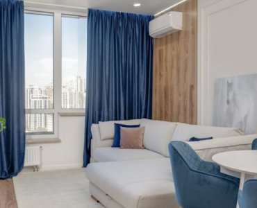 Albastru în living: perdele care dau tonul - stiluri, texturi și trucuri de asortare
