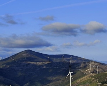 Vântul la tine acasă: cât de eficiente sunt turbinele eoliene verticale? Opinii reale și cifre clare