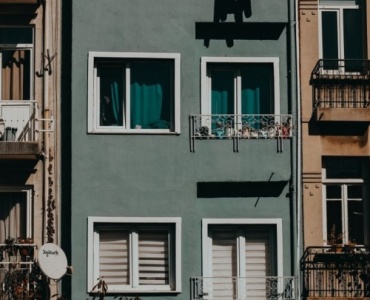De la țevi sparte la infiltrații: cum te salvează asigurarea locuinței când apar defecțiuni în apartament