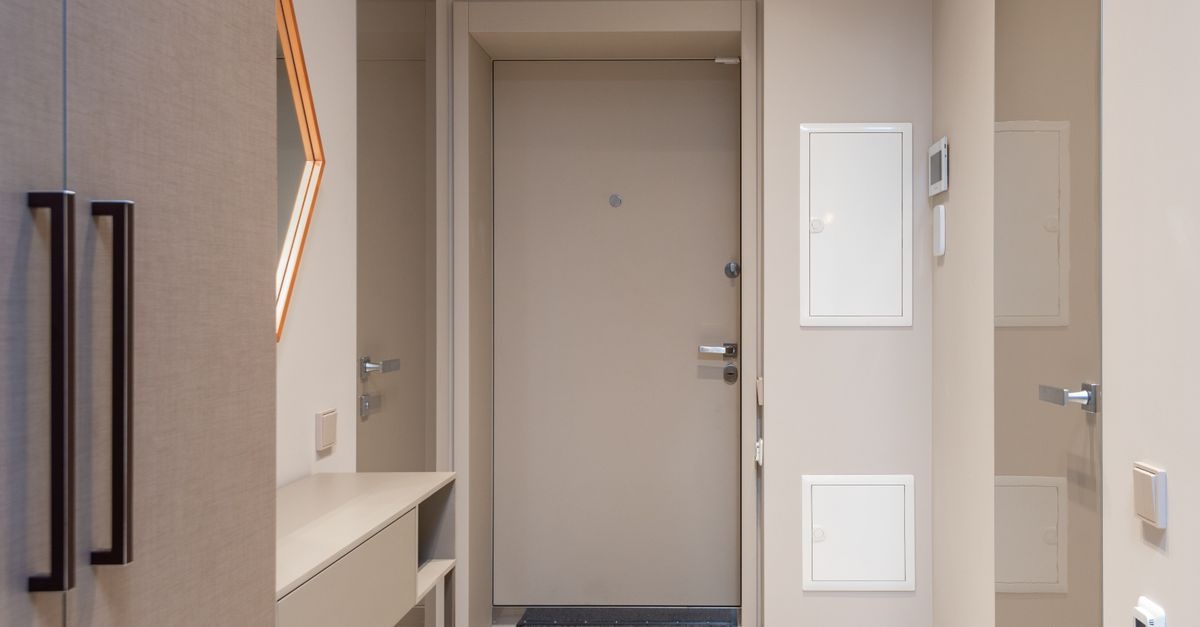 Holul îngust din bloc: idei smart pentru un spațiu luminos și funcțional