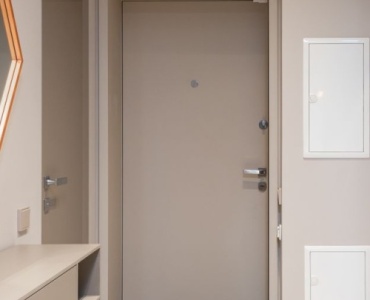 Holul îngust din bloc: idei smart pentru un spațiu luminos și funcțional